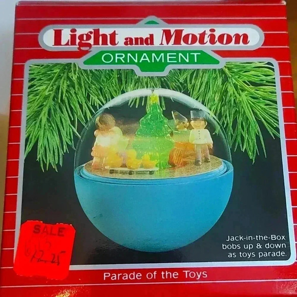 Hallmark ornament light and motion parade of the toys - Picture 1 of 4